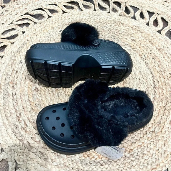 NWT Crocs Stomp Fur Lined Clog Black Womens 7 - Picture 4 of 9